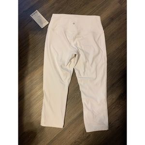 NWT White Align HR Crops 21”